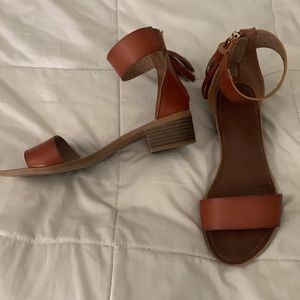 Cognac sandals